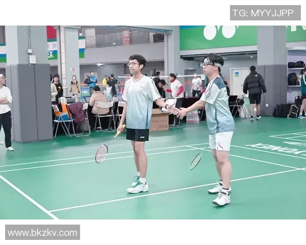 深圳羽毛球队总决赛精彩配合展现团队精神与默契之美